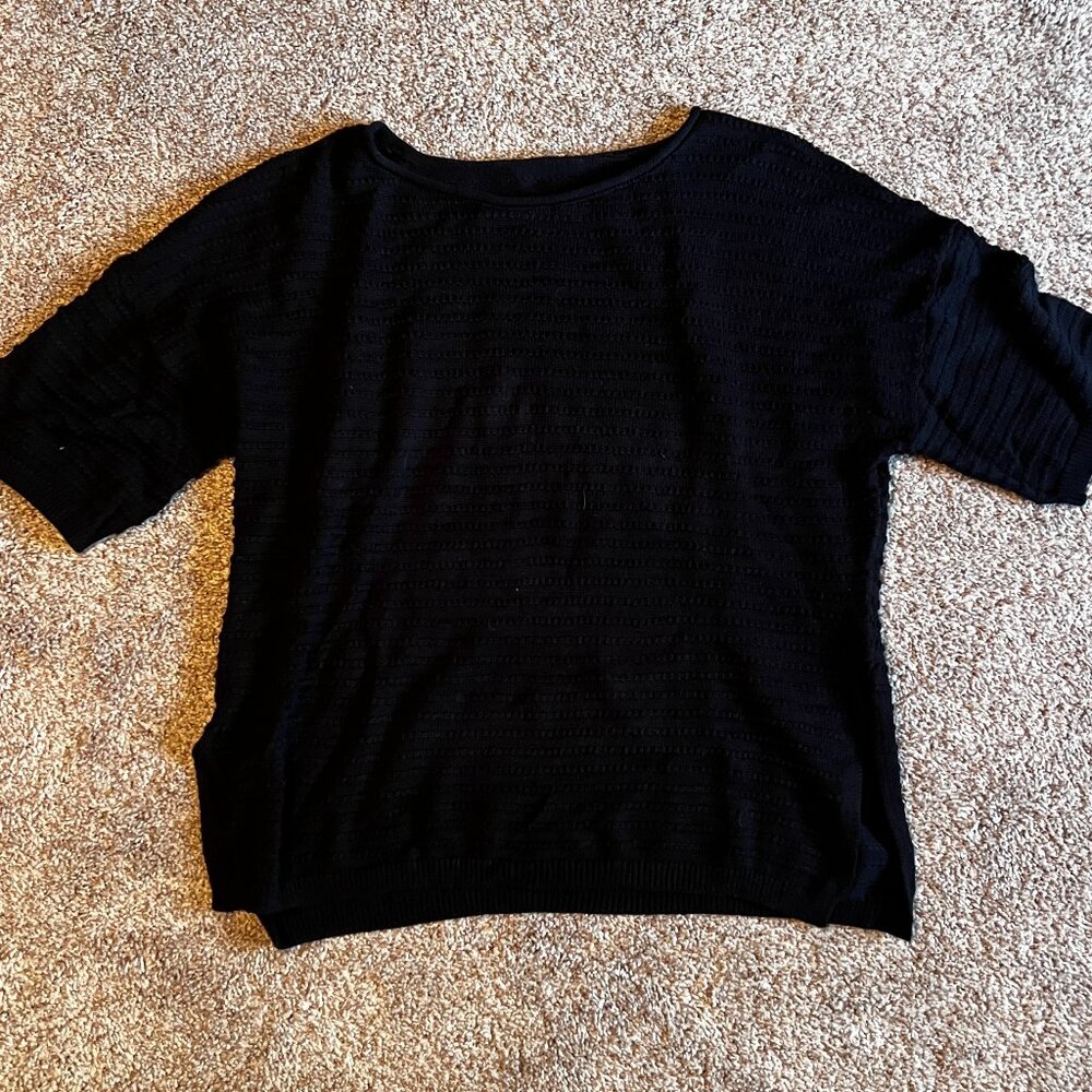 Women's knit short sleeve.